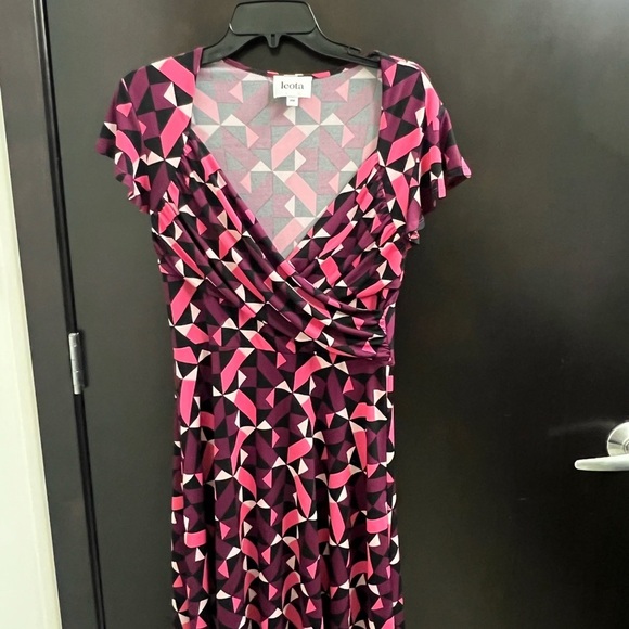 Leota Dresses & Skirts - Leota Women's Geometric Pink and Purple Dress